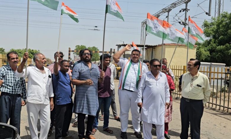 માથાના દુઃખાવા સમાન લીલા શાહ ફાટકના વિરોધમાં કોંગ્રેસ આંદોલનના રસ્તે